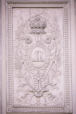 Royal seal wood carving on Le Louvre door