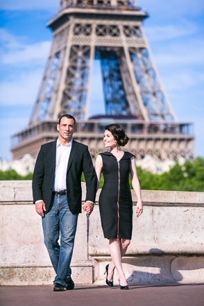 Couple walking in front of Eiffel Tower