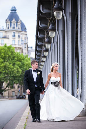 Bride and Groom on Pont Bir Hakeim Paris